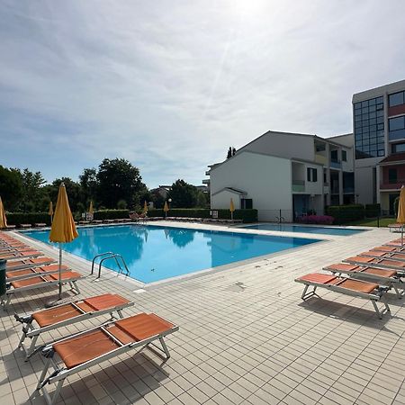Villaggio Luna Swimmingpool- Agenzia Cocal กาออร์เล ภายนอก รูปภาพ