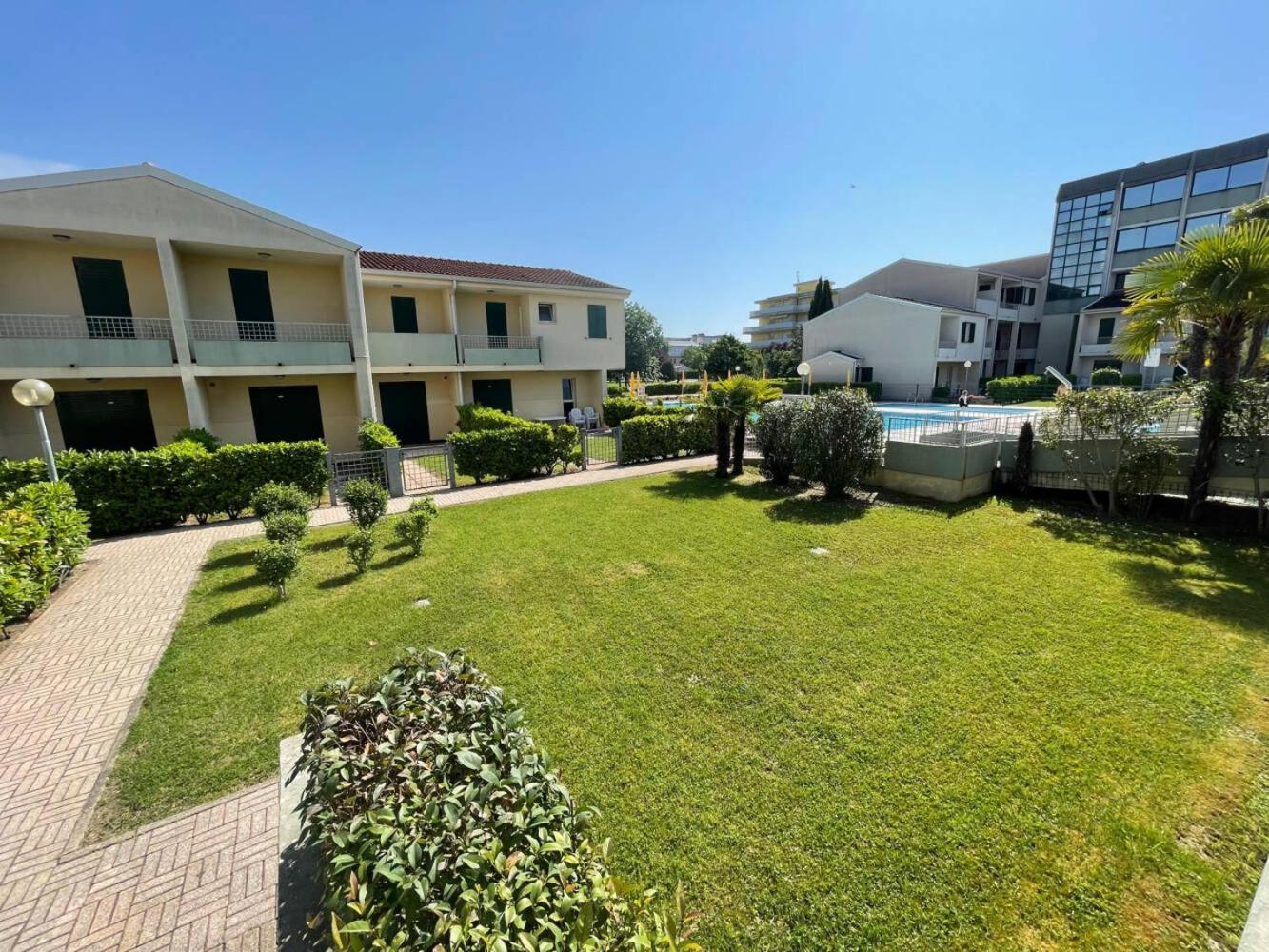 Villaggio Luna Swimmingpool- Agenzia Cocal กาออร์เล ภายนอก รูปภาพ