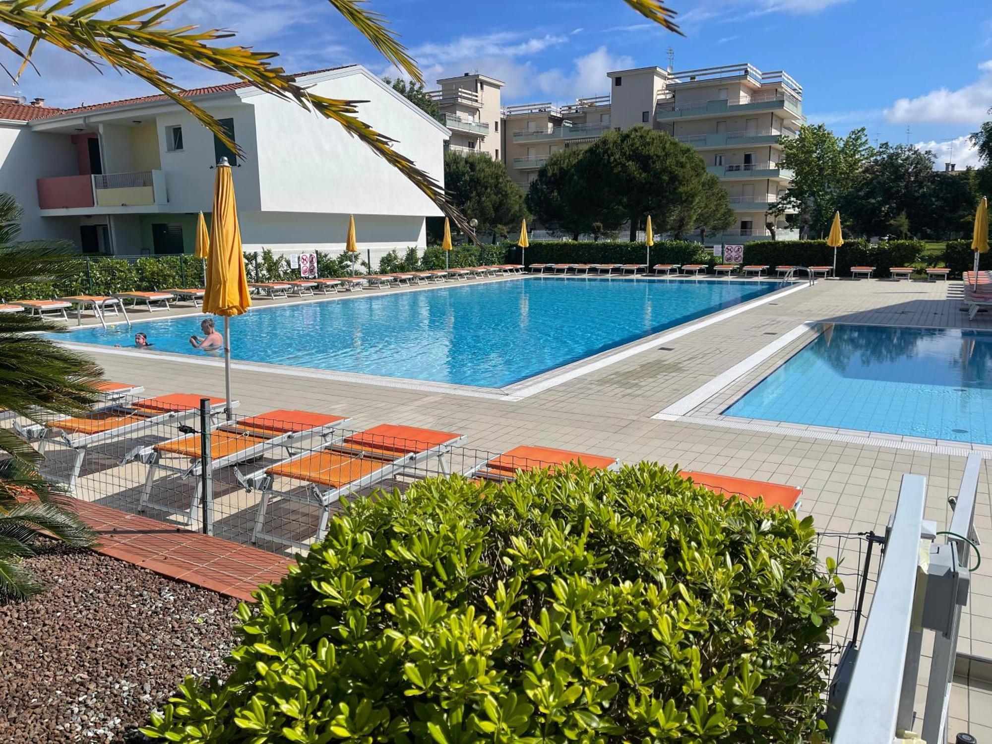 Villaggio Luna Swimmingpool- Agenzia Cocal กาออร์เล ภายนอก รูปภาพ